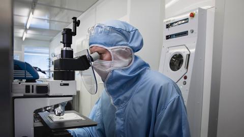 Clean room environmental monitoring system