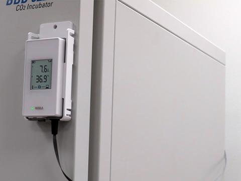 RFL100 CO2 data logger on incubator